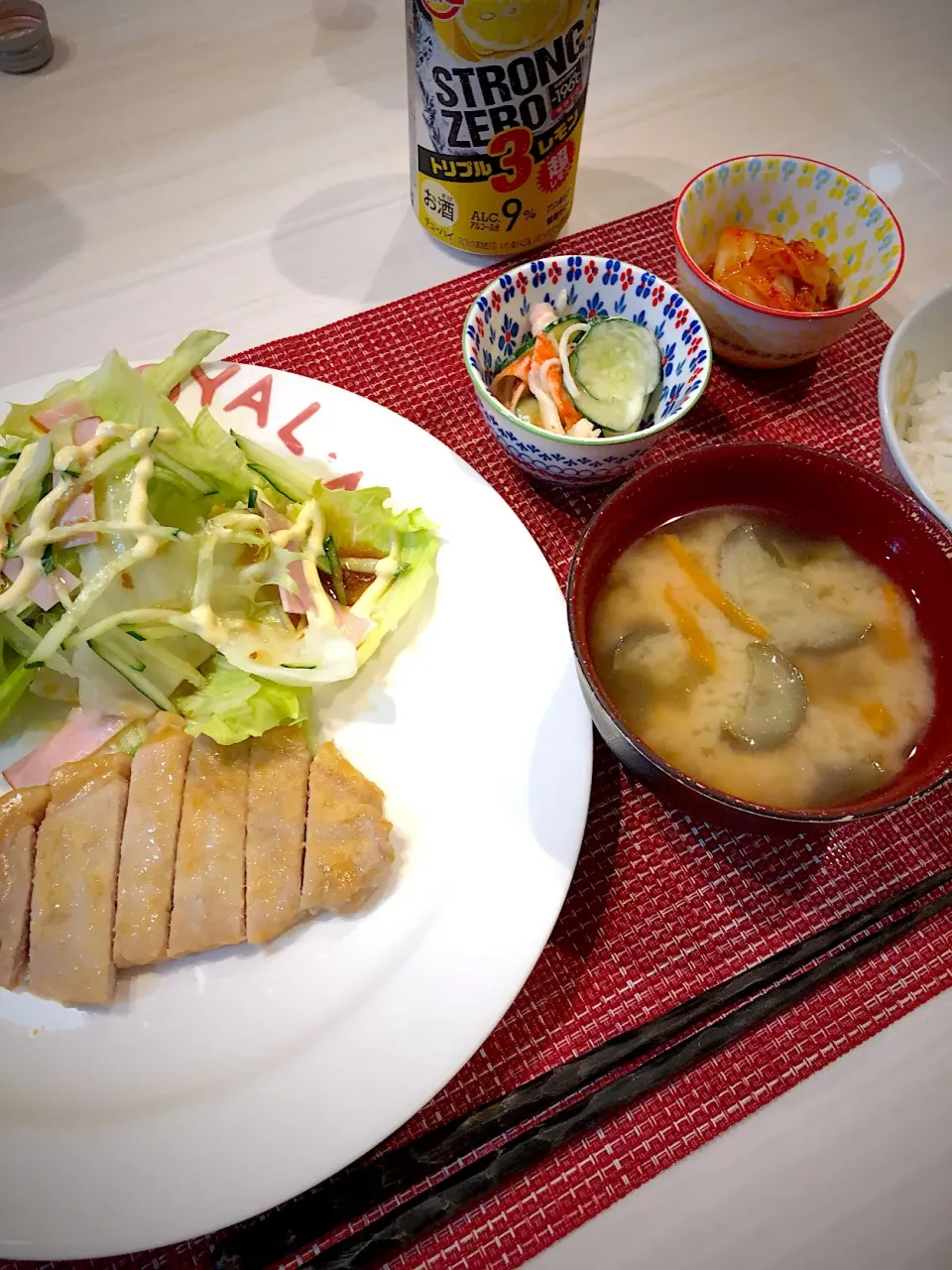 豚肉の味噌漬け焼き  レタスときゅうりのサラダ  キムチ  茄子と人参の味噌汁|キヨさん