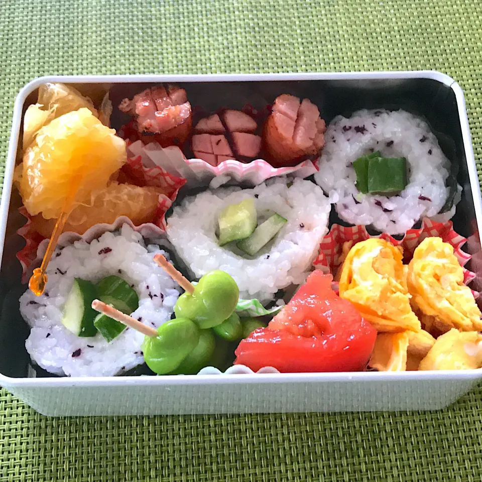 今日のお弁当🍱
おにぎり弁当

今日から6月
今日も頑張って
まいりましょう٩( 'ω' )و

気をつけて
いってらっしゃい👋😊|mokoさん