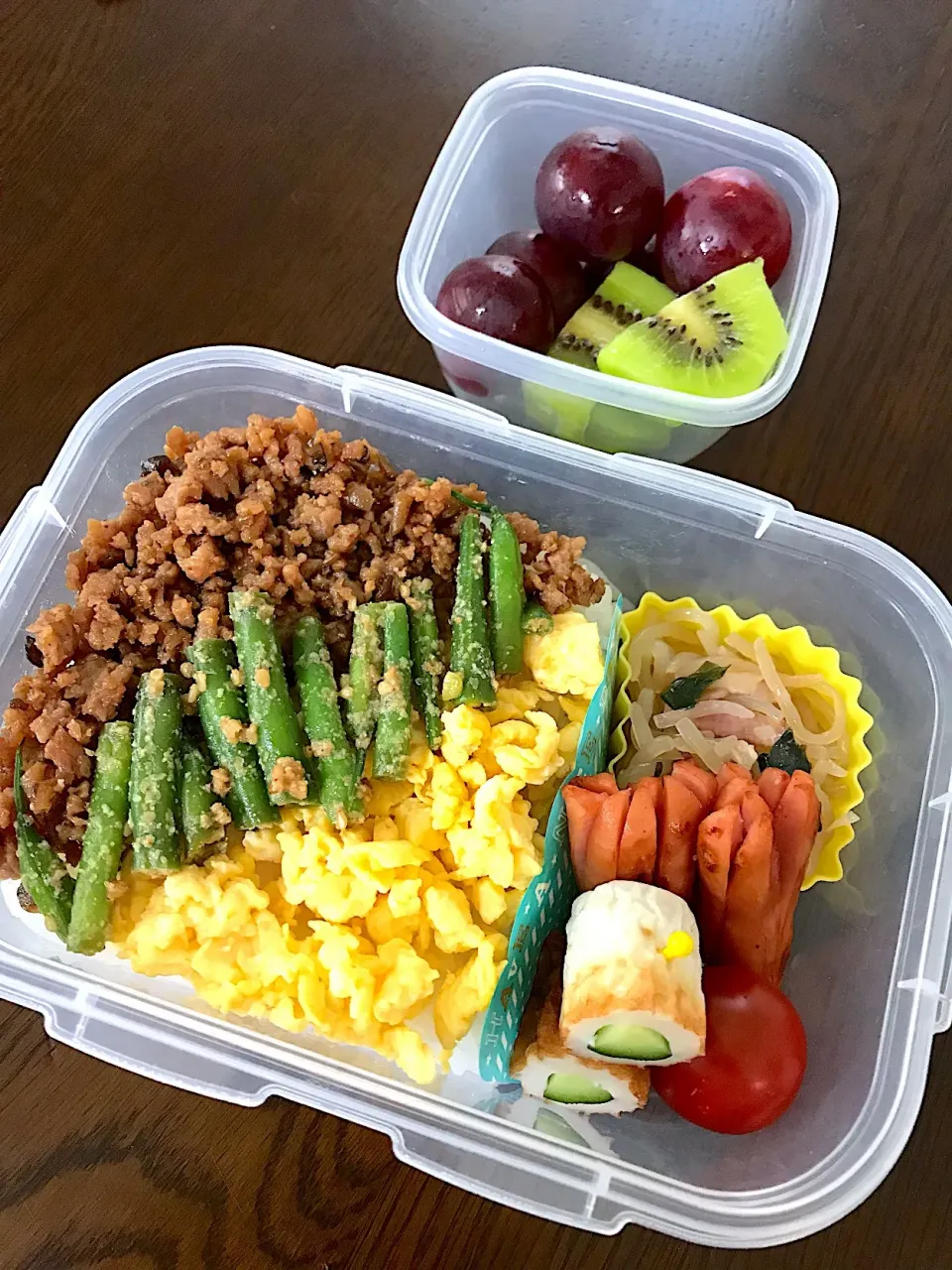 Snapdishの料理写真:そぼろごはん弁当|kiicoさん