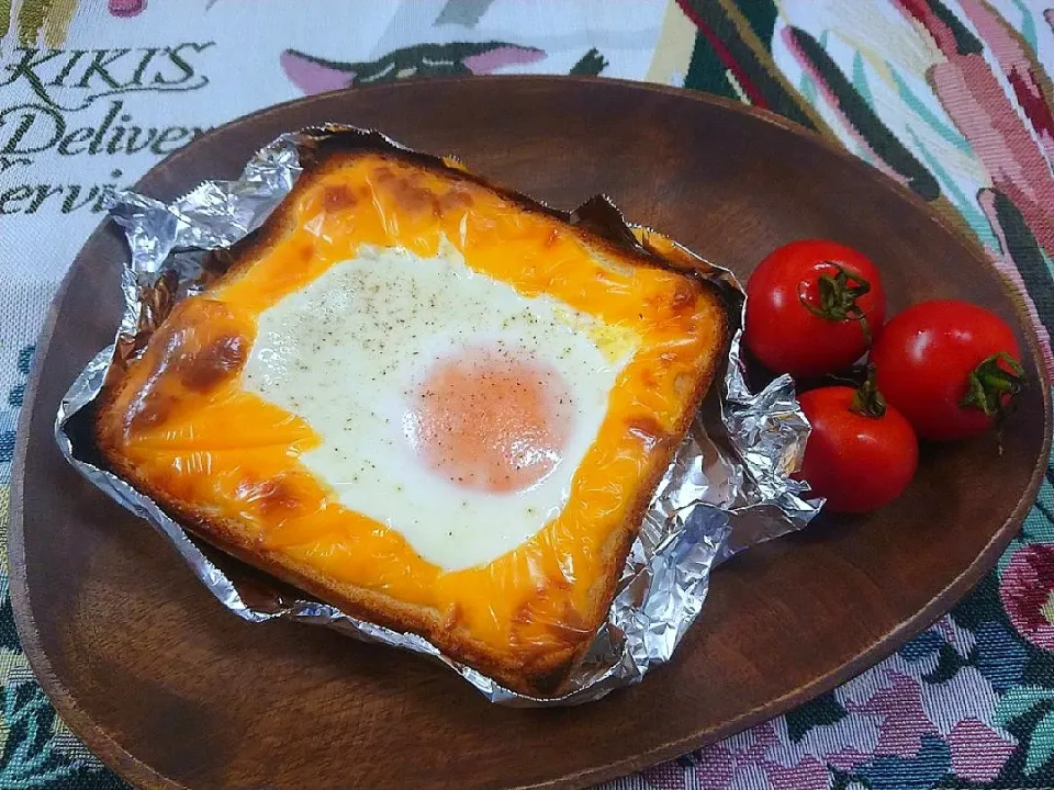 ラピュタのパズーパン☆ミ
ジブリ飯 朝ごはん☺️

チェダーチーズを
周囲のマヨネーズ上に散らして、
パズーより豪華にアレンジ✨|クロ母さんさん