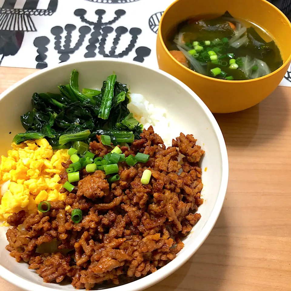 彩り鮮やか！基本の三色丼 作り方・レシピ | 料理・レシピ動画サービスのクラシル|おまめさん