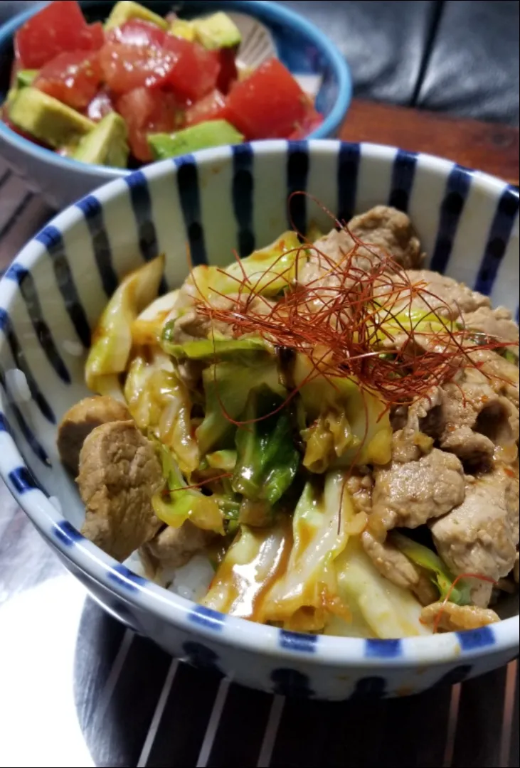 回鍋肉丼♪とトマトアボカドサラダ🥗♪|dai.noriさん