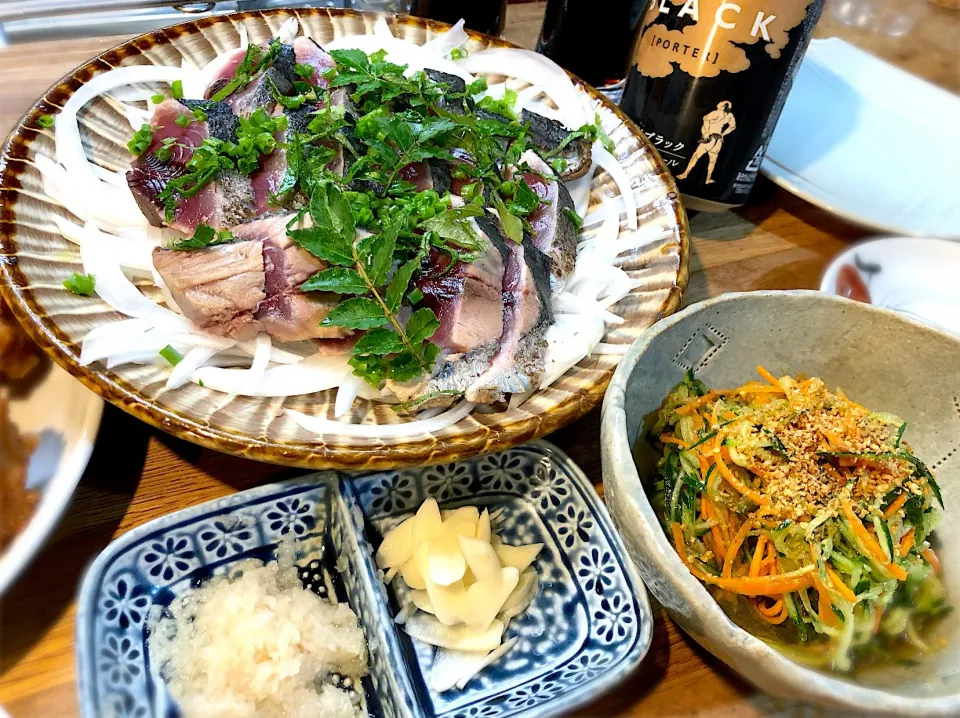 鰹のたたきで飲む！|じゅんさんさん