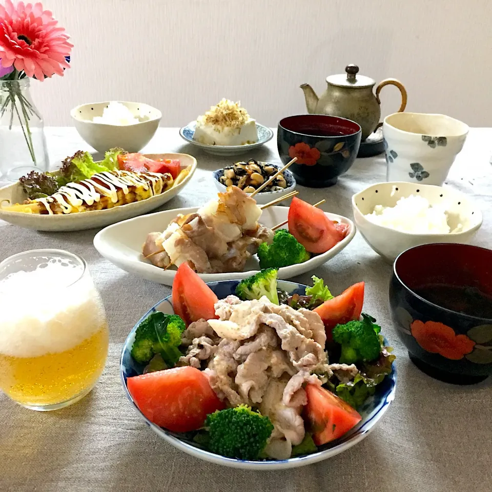 豚しゃぶサラダ、豚平焼き、長芋と梅の豚巻き串、ひじきと大豆の煮物、冷奴 #夕食  #家庭料理  #晩ご飯  #おうちごはん|ゆかりさん