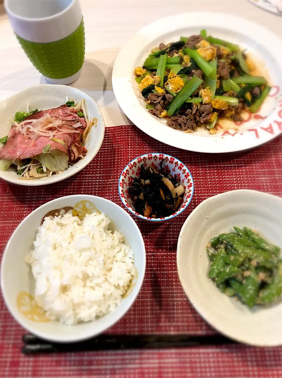 牛肉小松菜卵の炒め物  スナップエンドウの胡麻和え  ひじきの煮物  ローストビーフ|キヨさん