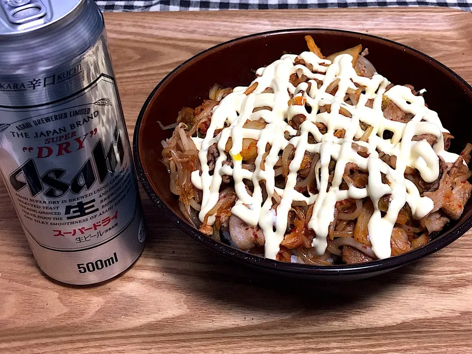 Snapdishの料理写真:今日の夕食
☆もやしたっぷり豚キムチ丼
☆ビール🍺|まぁたんさん