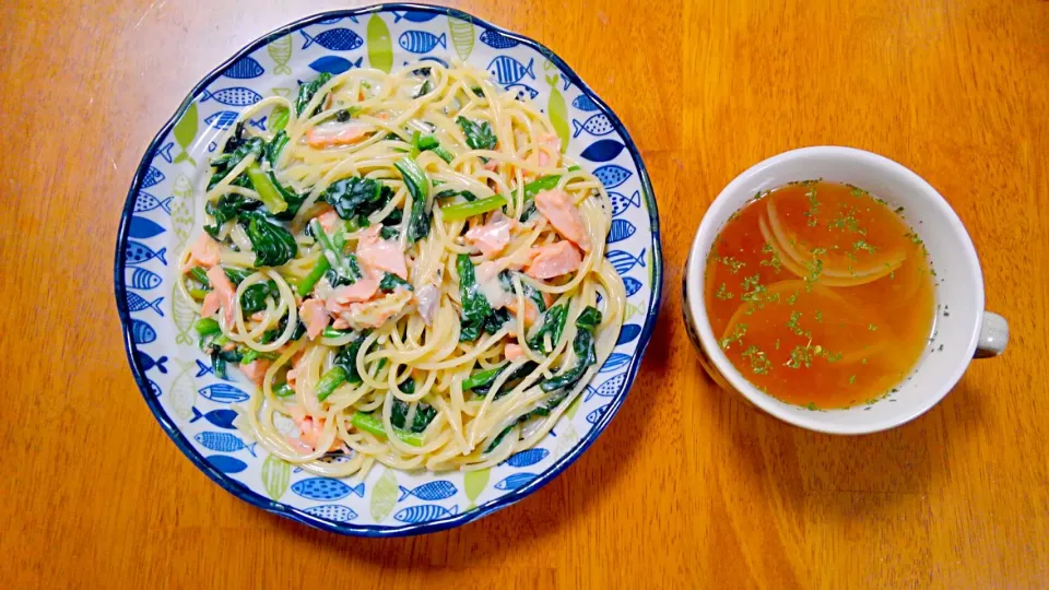 Snapdishの料理写真:５月３０日　鮭とほうれん草のパスタ　野菜スープ|いもこ。さん