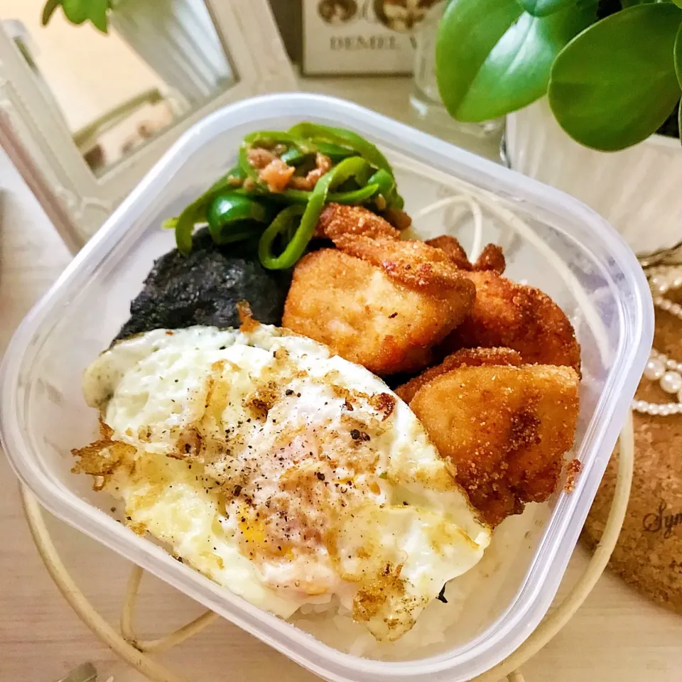 唐揚げ目玉焼き弁当♪|綾奈さん