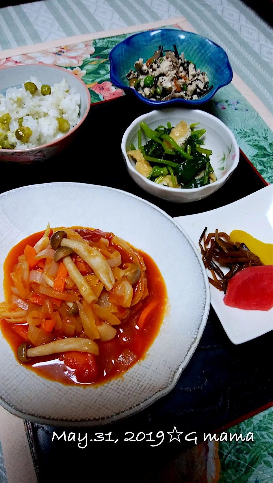 Gママの晩ごはん☆煮込みハンバーグと豆ごはん|kaoriさん