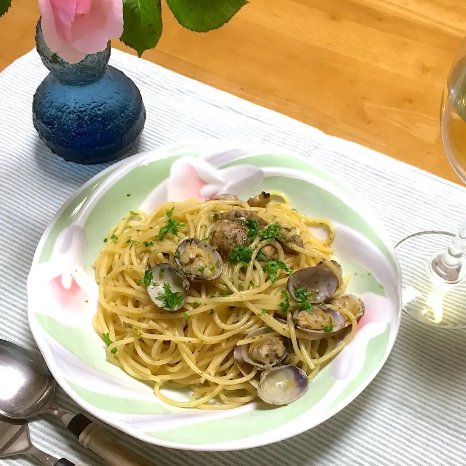 Snapdishの料理写真:ボンゴレを白ワインで🥂
2019.6.1|Yu Yu mamaさん