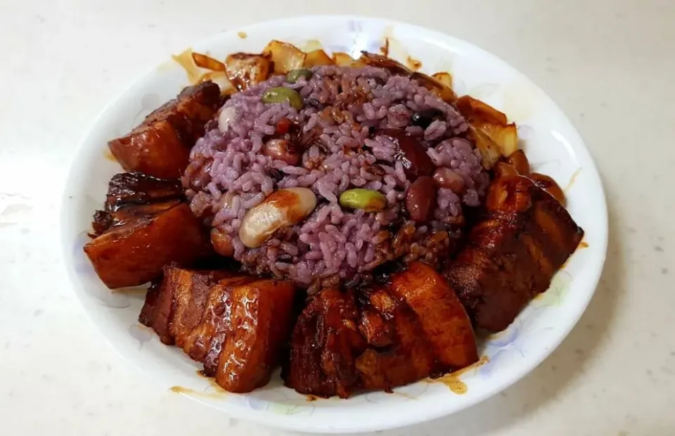 mixed rice and beans with braised pork belly|steven z.y.さん