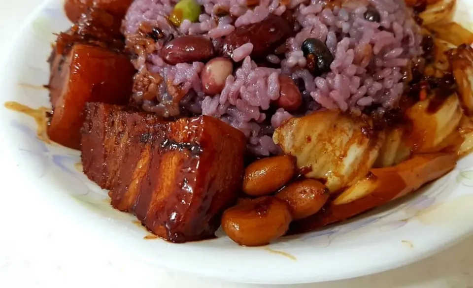 mixed rice and beans with braised pork belly|steven z.y.さん