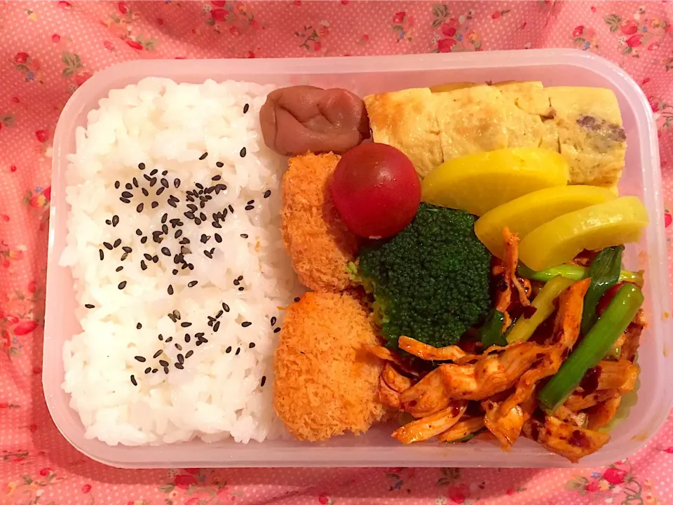 Snapdishの料理写真:2019年6月2日
旦那さんのお弁当🍱👨‍✈️👨‍🔧👷🏻‍♂️🚊💞🤟❤️💪🏼✌️|Kodomo Cookingさん