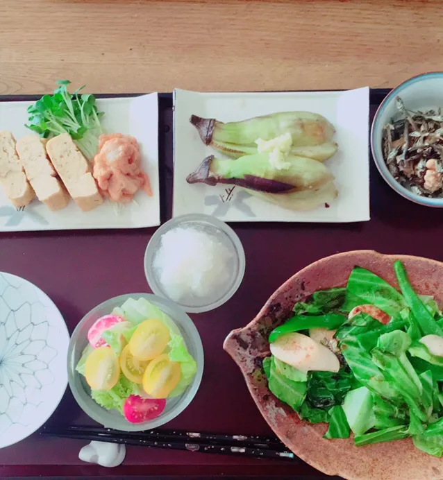 シンプル朝食。焼き茄子は失敗でした。ガスコンロで直接網焼きがよいのですな。熟年離婚のお父さんは料理はこれからです #男子弁当  #お父さん弁当  #熟年離婚  #弁当 #朝食|崎陽軒のシウマイ弁当さん