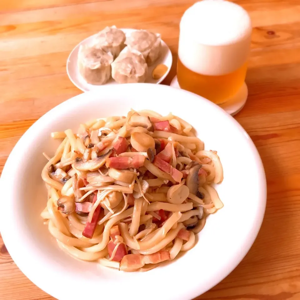 キノコとベーコンのバターだし醤油焼きうどん。|Ruotoさん