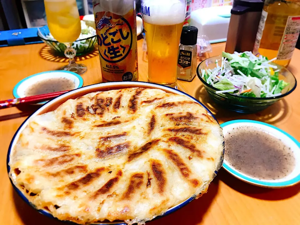 羽根付き餃子🥟で晩酌😁🍺|ジイジさん