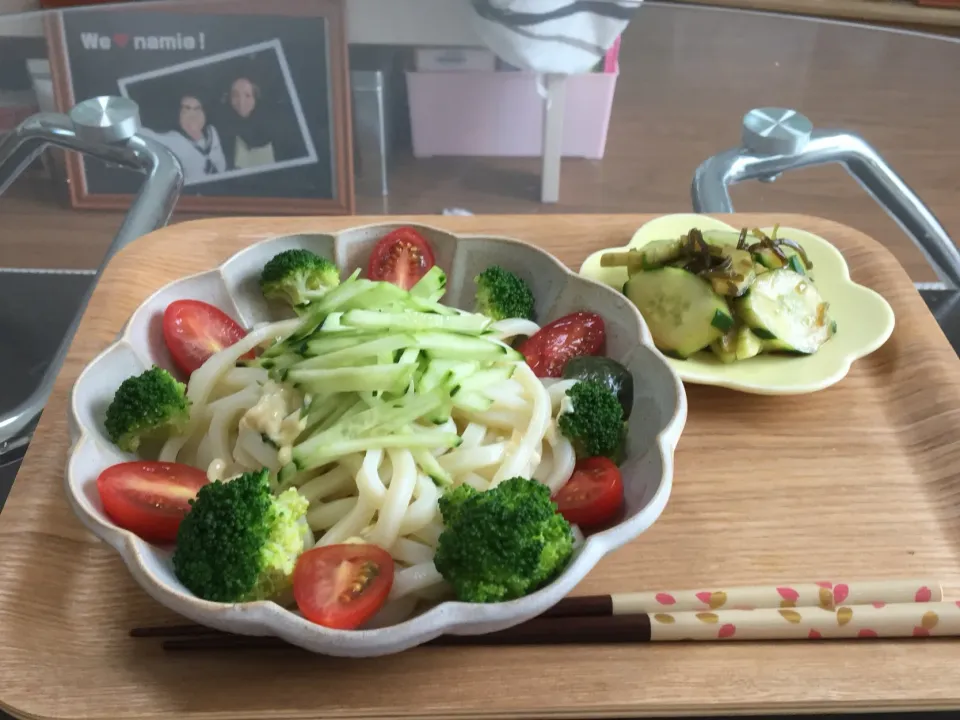 サラダうどん🥗|よぉ〜さん