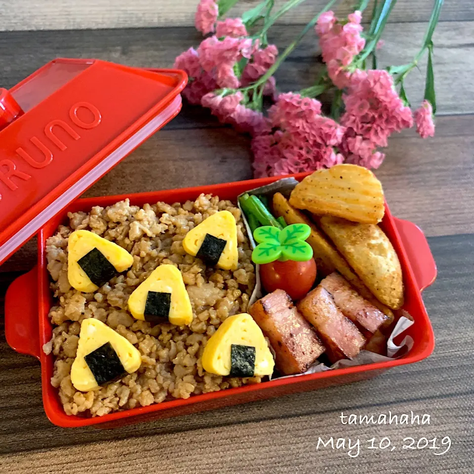 Snapdishの料理写真:卵焼きのこにぎり弁当|たま母さん