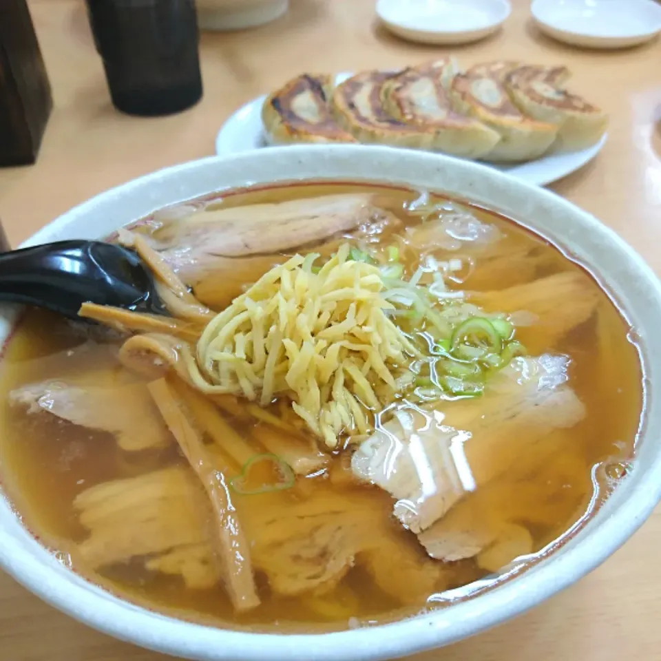 チャーシュー麺　しょうがトッピング　ジャンボ餃子|壱歩さん