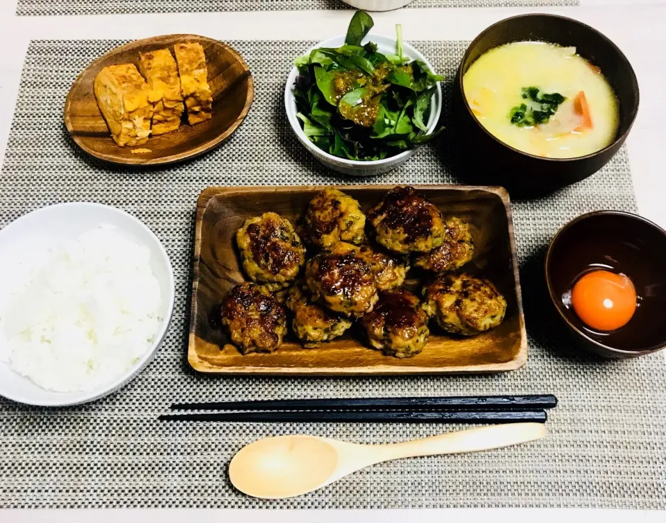 月見つくね
根菜のバター味噌スープ
卵焼き   #ふたりごはん|みかさん