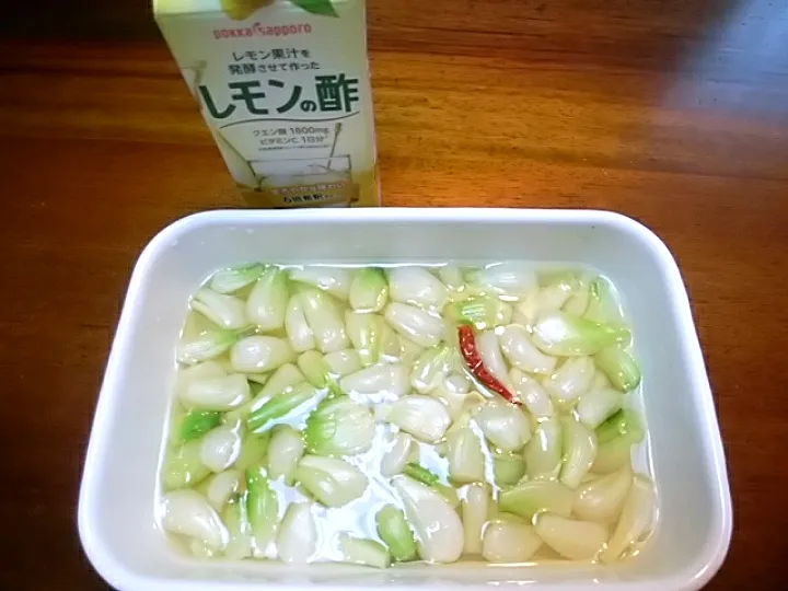 レモンの酢でらっきょう漬け|PUKUKOさん