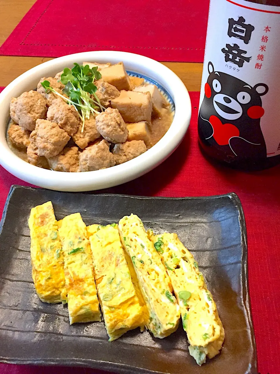 ネギ入りだし巻き玉子
鶏団子と厚揚げの煮物😊|おかちさん