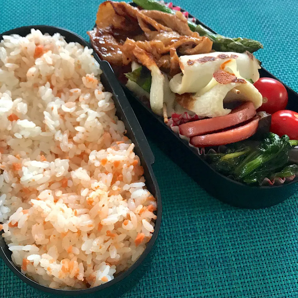 今日のお弁当🍱
豚の照り焼き
アスパラ塩炒め

今週もスタートです
梅雨入りも間近

今日も気をつけて
いってらっしゃい👋😊|mokoさん