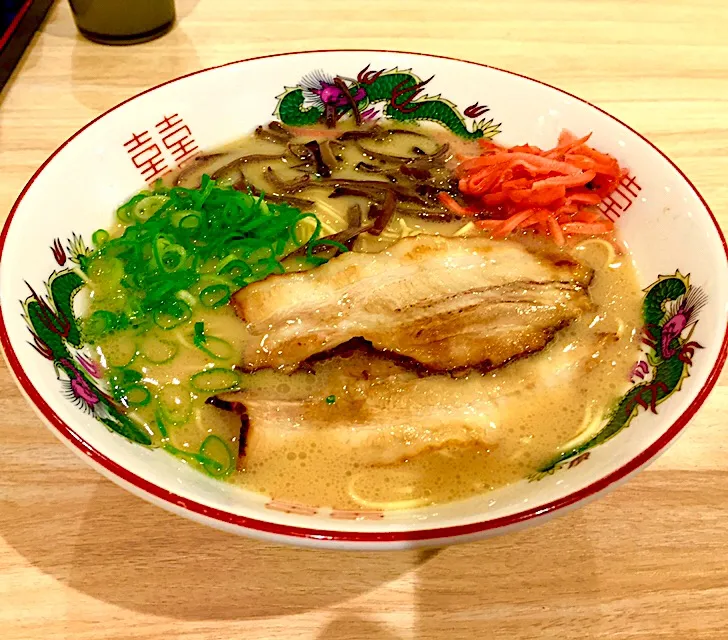 Snapdishの料理写真:きざん亭の豚骨ラーメン|Shin_chanさん