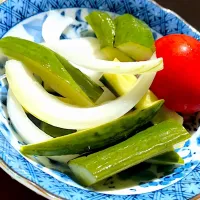 Snapdishの料理写真:胡瓜と新タマとトマトのピクルス🥒🍅 爽やかジューシー美味しっ！🥺おやつにもいいよねぇ〜|Mikiままさん