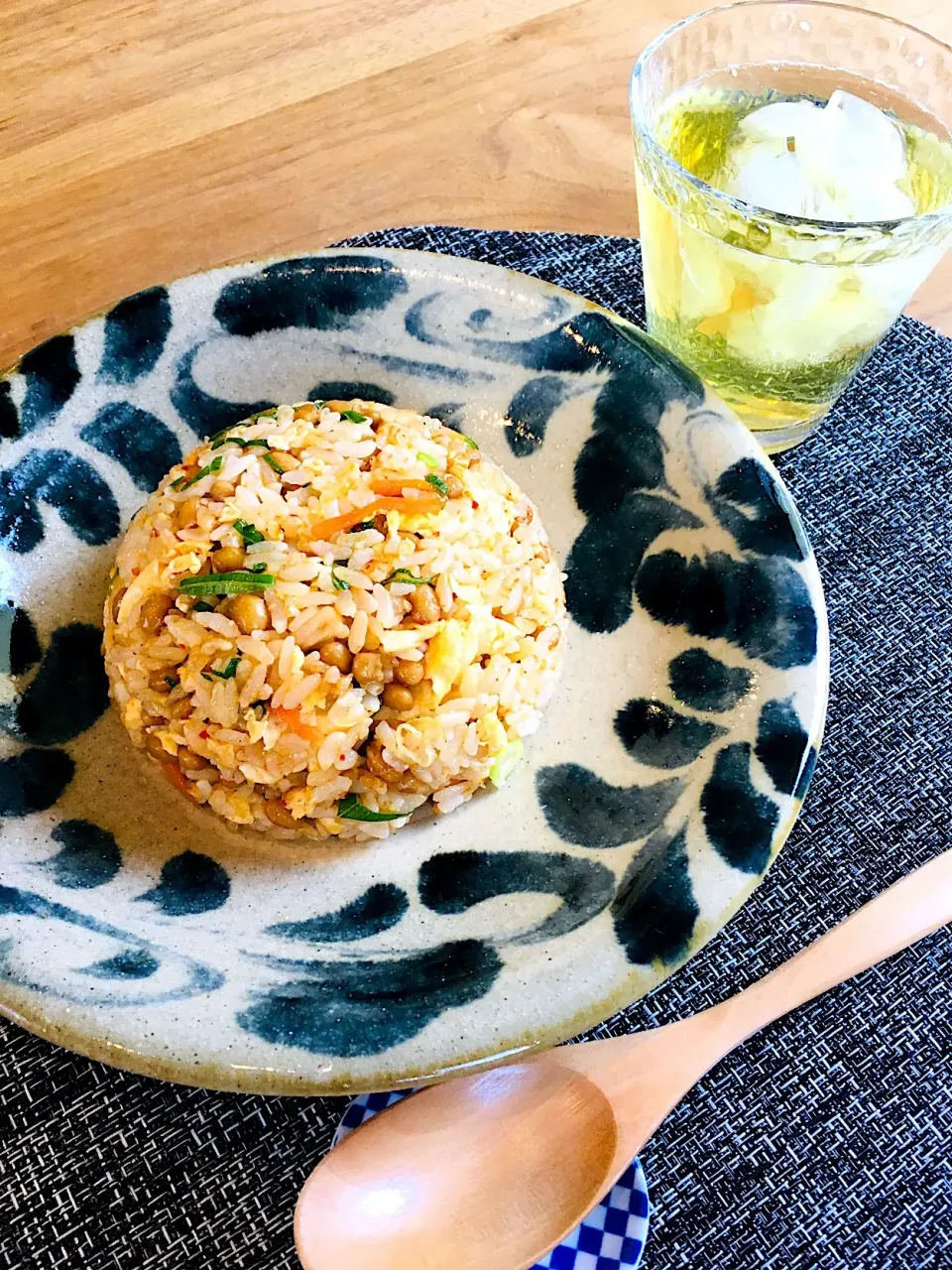 今日のお家で一人ランチは、納豆キムチ炒飯✨|ミッチ☆ママさん