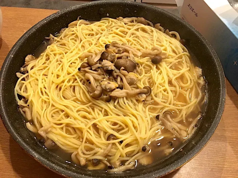 Snapdishの料理写真:潮干狩りでとったぴちぴちアサリスープパスタ#栄養満点#簡単#ご馳走#簡単|にゃふてんさん