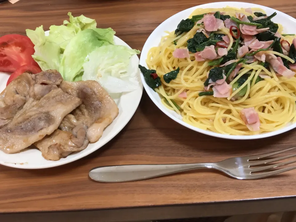 Snapdishの料理写真:ペペロンチーノと生姜焼き|ゆかさん