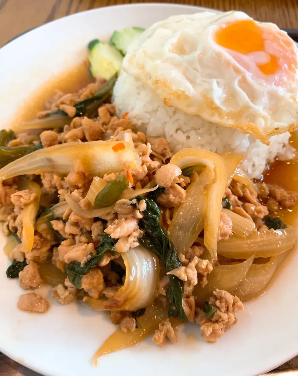 Snapdishの料理写真:本日のランチガパオ食堂でガパオごはん食べてきたよ🇹🇭|NOMU'S キッチン🍳さん