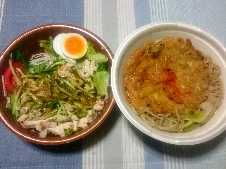 蒸し鶏サラダとかき揚げ蕎麦🎵|ひろみさん