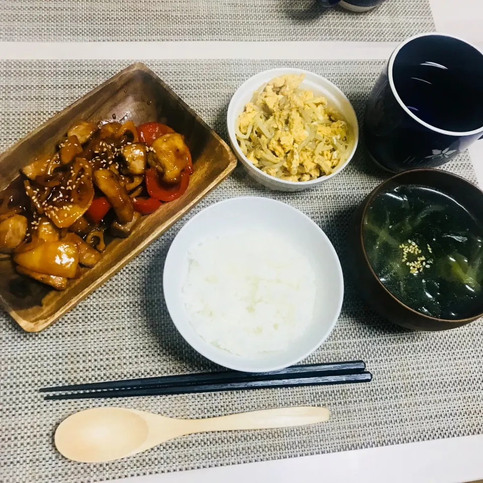 Snapdishの料理写真:酢豚
もやしと卵炒め
わかめスープ|みかさん