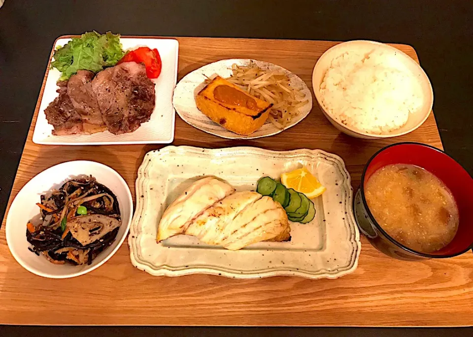 Snapdishの料理写真:#スズキの塩焼き #きゅうりの甘酢和え #豚肉塩胡椒焼き #ひじきと根菜の煮物 #なめこ汁 #厚揚げの田楽味噌 #もやし炒め #夜ご飯 #和食 #和定食 #家ごはん #献立 #タベリー|いちごさん