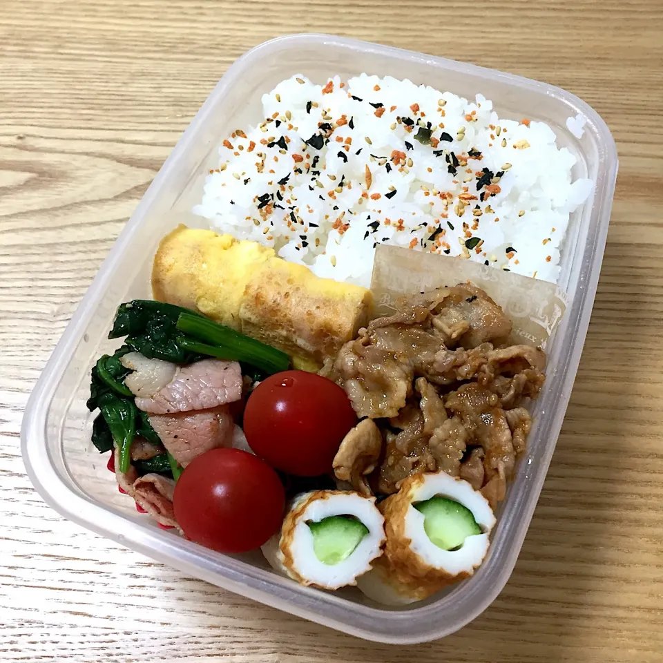 火曜日の旦那さんのお弁当☺︎ #お弁当記録  #ベーコンとほうれん草のソテー  #玉子焼き  #豚肉の焼肉のたれ炒め  #ちくわきゅうり|むさけんさん