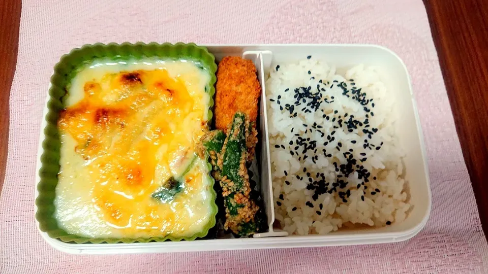 ほうれん草とベーコンのグラタン🎵旦那さんお弁当🎵😊|かおるcitronさん