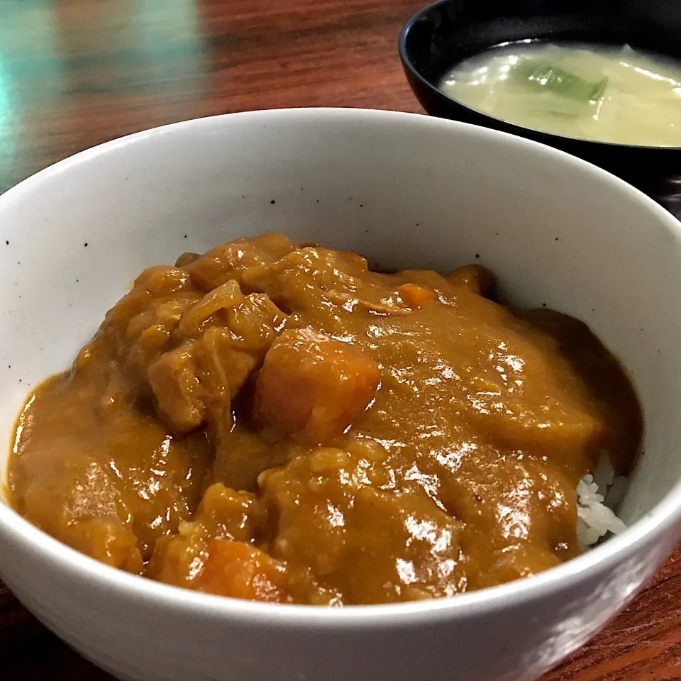 昼ごはん☀️☀️☀️
カレーとみそ汁|ぽんたさん