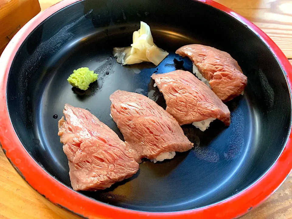 Snapdishの料理写真:飛騨牛にぎり寿司|yeni kartikasariさん