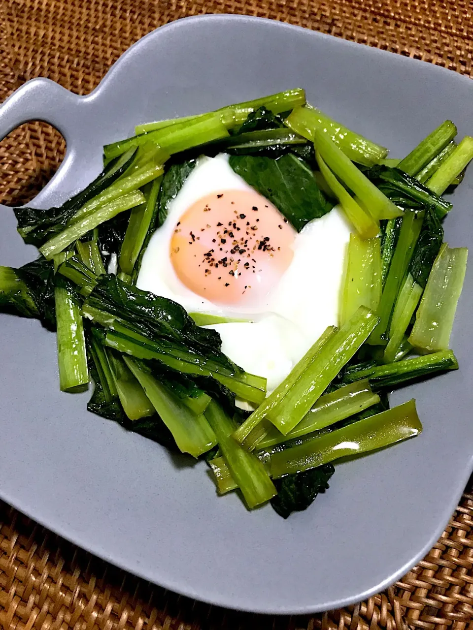 簡単オカズ💚小松菜煮浸しinたまご🍳|ナナさん