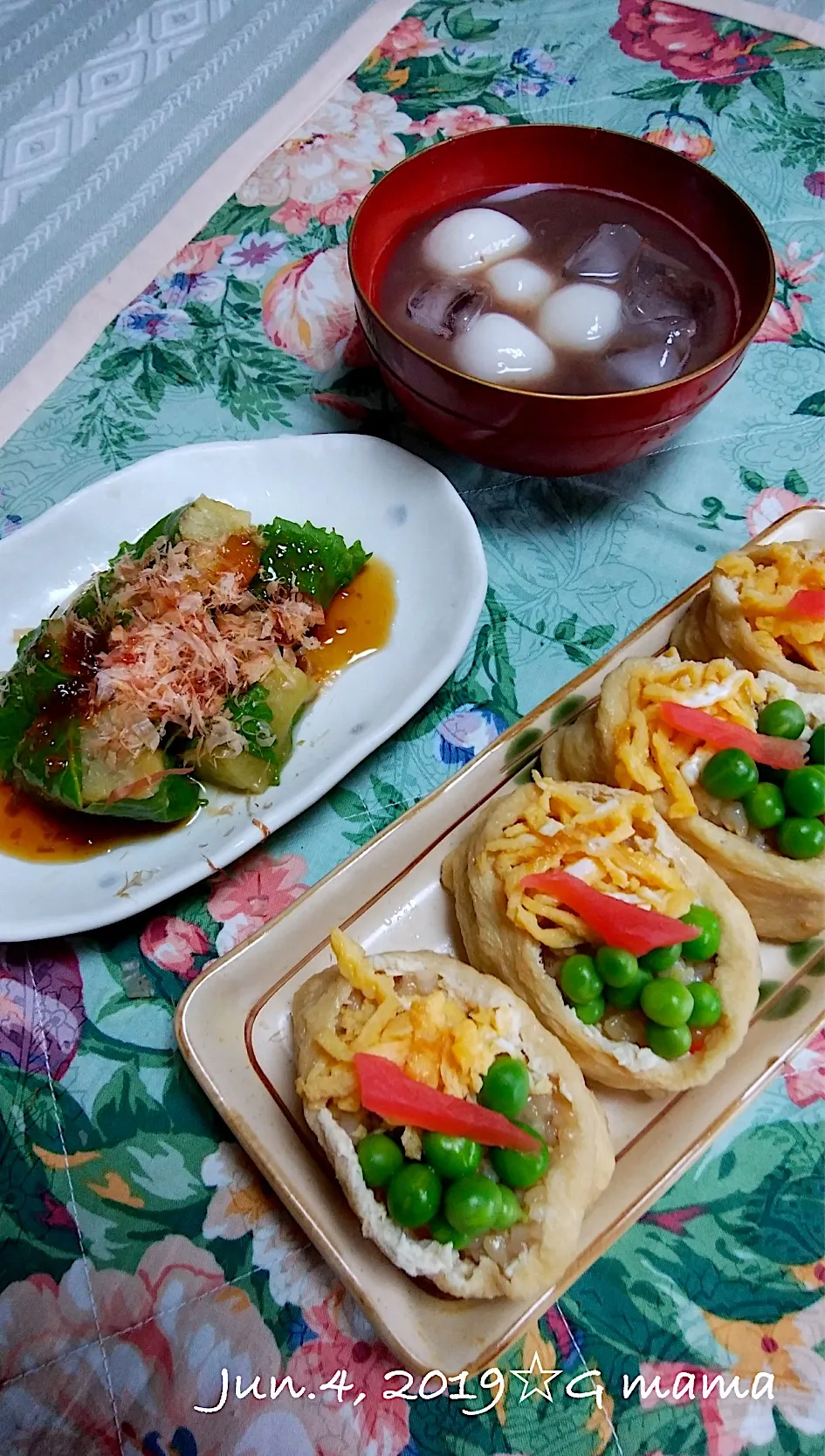 Gママの晩ごはん☆玄米の酢飯でおいなりさんと焼きなすは青ジソで巻きました。デザートは白玉団子の冷やしぜんざいです。|kaoriさん