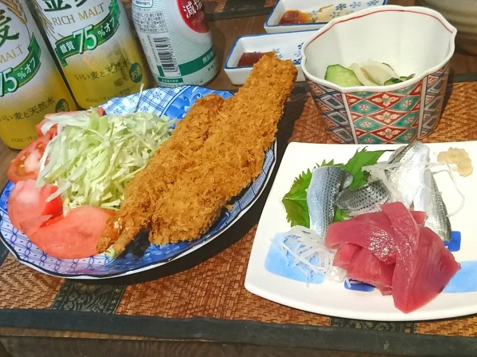 Snapdishの料理写真:エビフライとイカフライ&こはだとカツオ&大根ときゅうりの漬物|まぐろさん