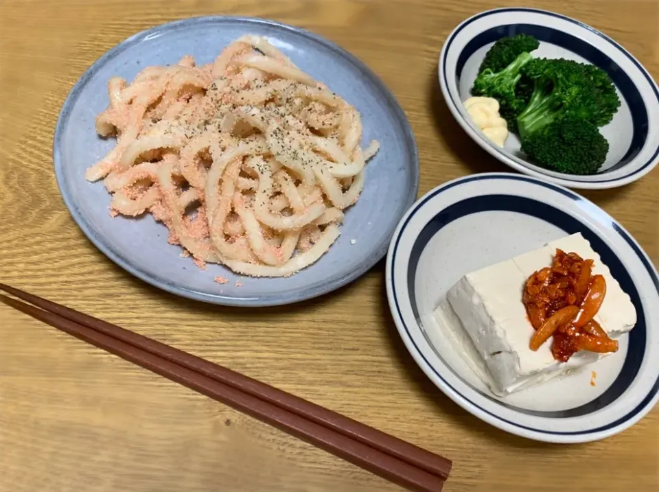 明太うどん、ブロッコリー、冷奴の柿の種がけー。|あやさん