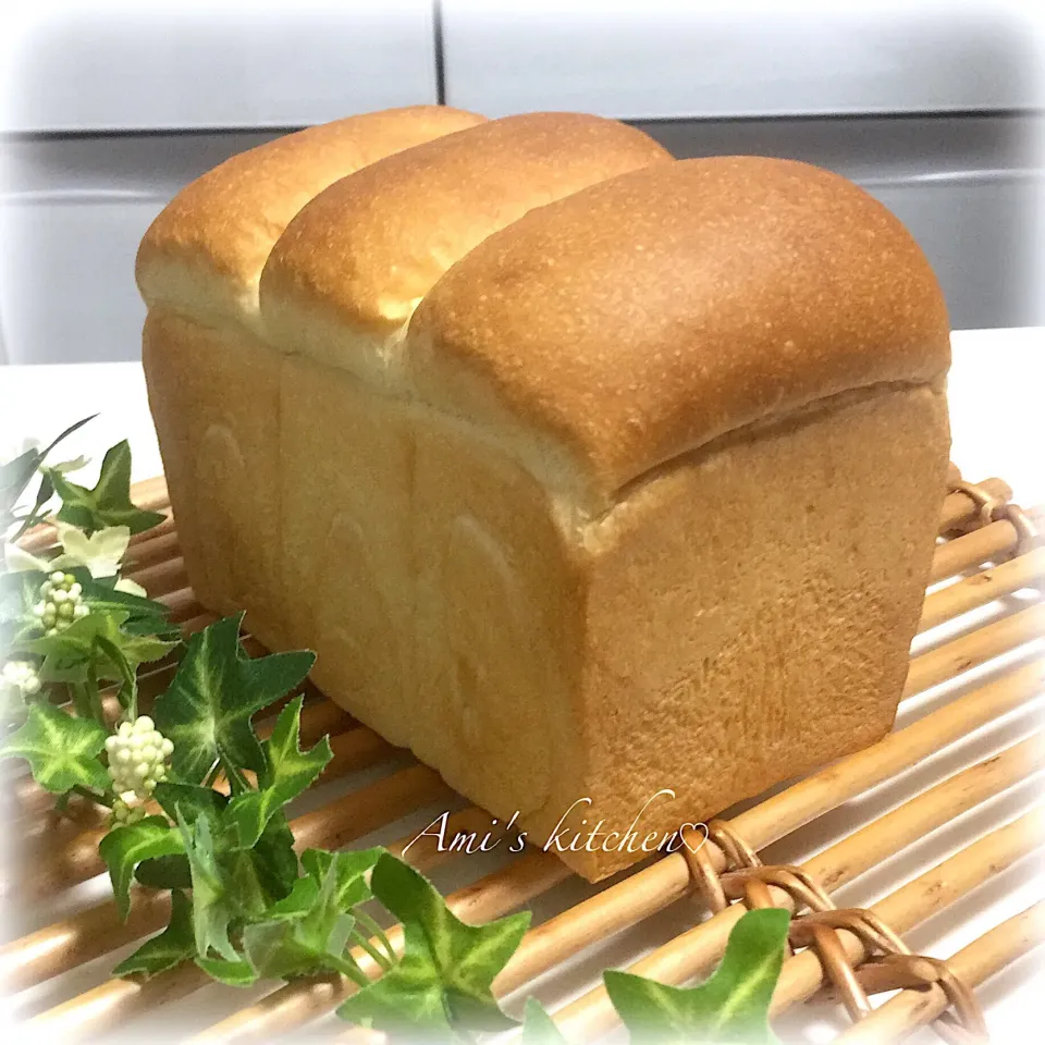 Snapdishの料理写真:しっとりふわふわ生クリーム食パン😊🍞💕|あみさん