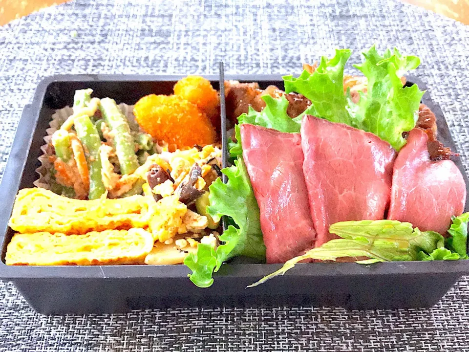 Snapdishの料理写真:ダブルビーフ弁当|とみぃさん