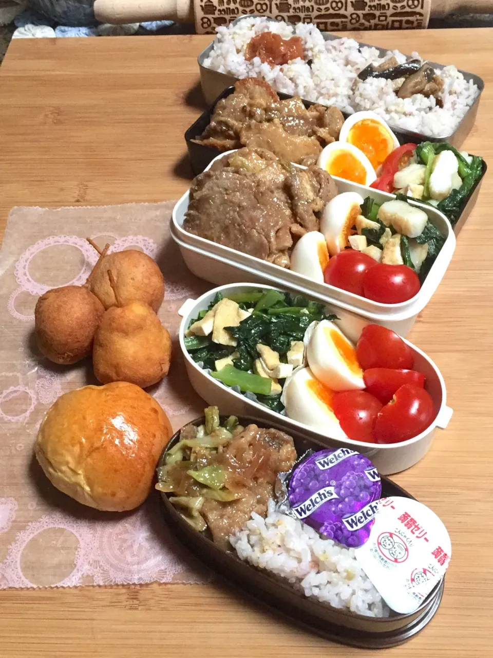 6/5のお姉ちゃん&息子くん&娘ちゃん弁当🍱
息子くん車内用あさごぱん🥖
 #弁当  #あさごぱん  #てづくりパン  #パン #アメリカンドッグ #手抜き感|ままみさん