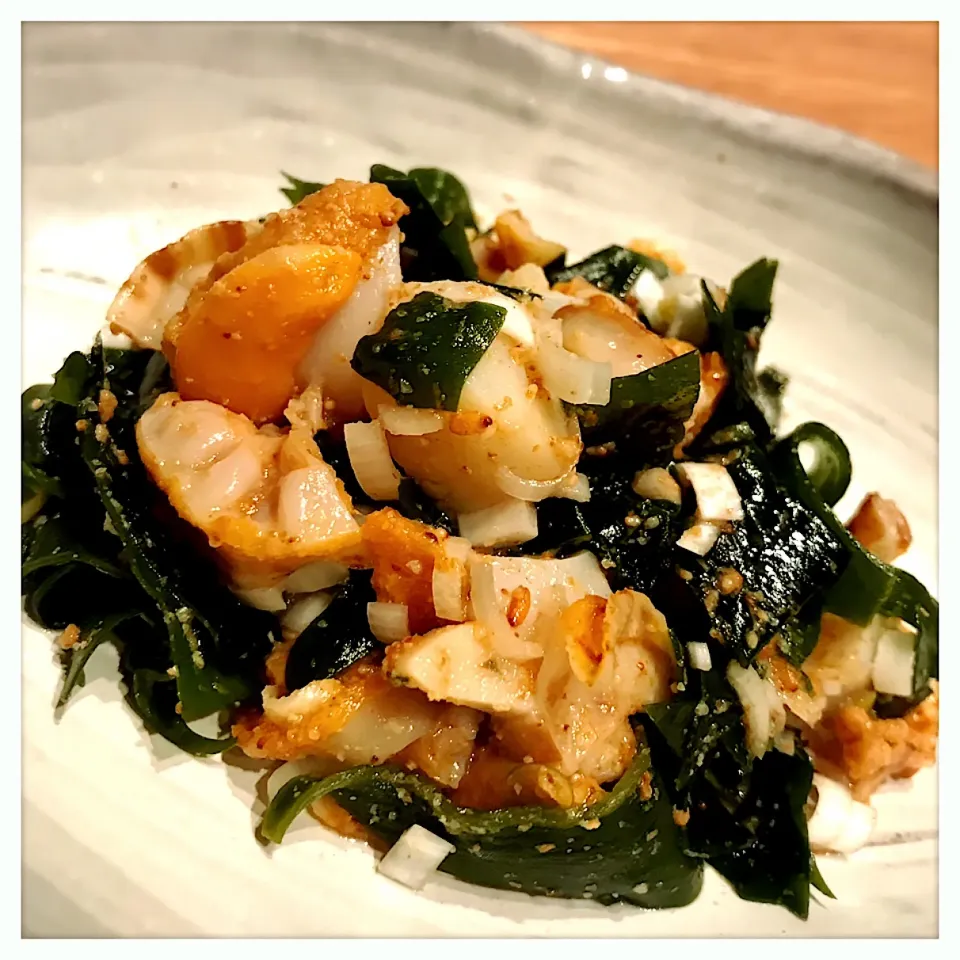 帆立のゴマ甘酢和え。Vinegary salad of  scallop and seaweed|toyamadaさん