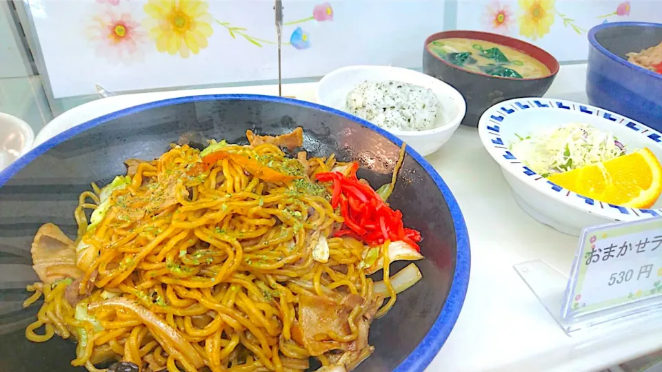 ソース焼きそば＆おにぎりセット味噌汁付き|nyama1さん