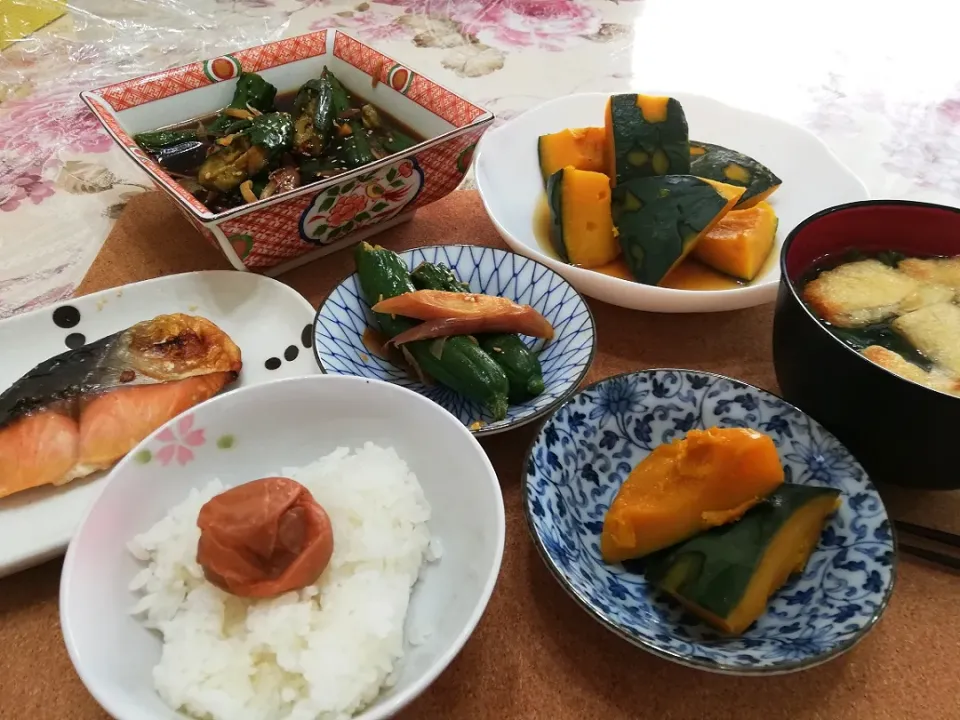 令和元年6月5日
今日は和食で晩ご飯🥢
おすすめは曲がりきゅうりの酢醤油漬け|たえさん